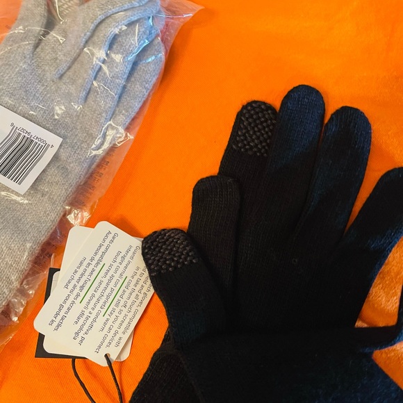 Ladies gloves with a phone touchscreen-capable index and thumb. - Picture 4 of 4